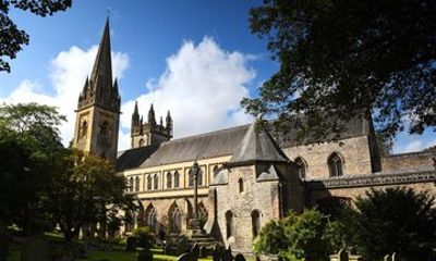 Cardiff: Bay Trail St Fagans and Cathedral Half Day Tour