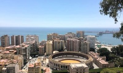 From Torremolinos - Malaga Walking Tour + Hotel Pickup + Gift