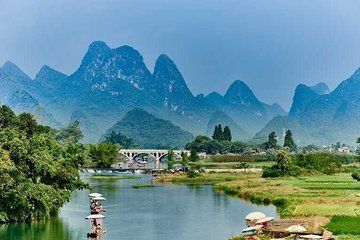 Private Li River Cruise and Yangshuo Day Tour from Guilin