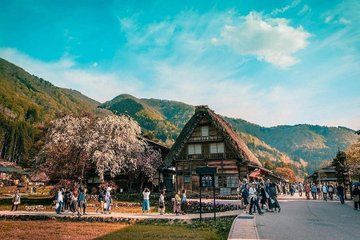 2 Day Private Tour at Shirakawago and Kanazawa by Car