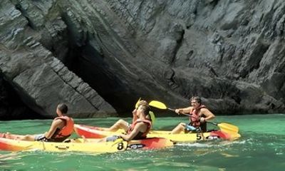 Kayak tour on the coast of Sesimbra