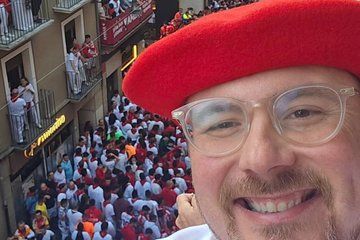 VIP San Fermin: Private Balcony & Luxury San Sebastian Transfer