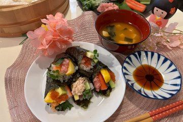 Japanese Sushi Experience in Shinjuku Hand Roll Class