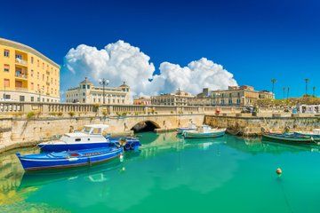 Ortigia Island, Sea Caves & Plemmirio Private Boat Tour