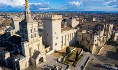 Private Tour: Avignon & Châteauneuf-du-Pape Wines from Marseille