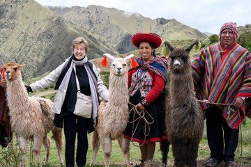 Llama Trekking and Cultural Experience in Umasbamba