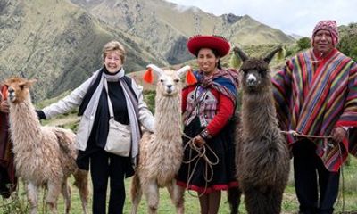 Llama Trekking and Cultural Experience in Umasbamba
