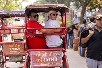 Delhi Shopping Tour with Local Host, Street Food & Markets