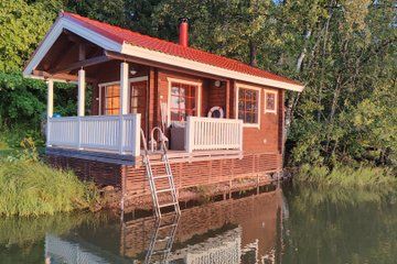 Authentic Lake Sauna and Reindeer Dinner with Locals