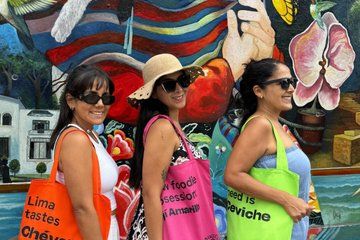 Tour Market Flavors with Piscos and Peruvian House Party