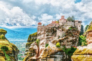 Private Transfer from Thessaloniki to Meteora with 2h Stop