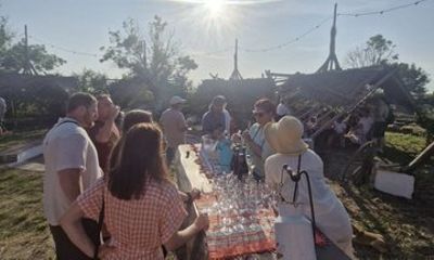 Golden Hour Guided Tour: Histria Citadel & Local Wine Tasting