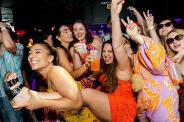 Cascais Crawl Night with 6 Drinks Fun Games and VIP Club Entry