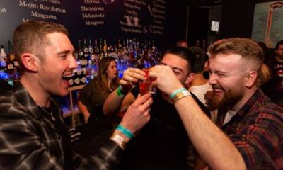 Cascais Crawl Night with 6 Drinks Fun Games and VIP Club Entry