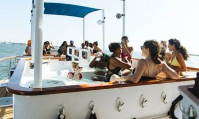 Private Luxury Hot Tub Boat Around NYC and Statue Up to 20 ppl