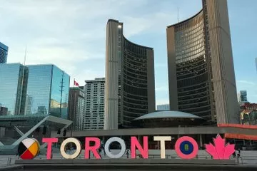 Toronto Iconic Core and Landmarks Walking Tour