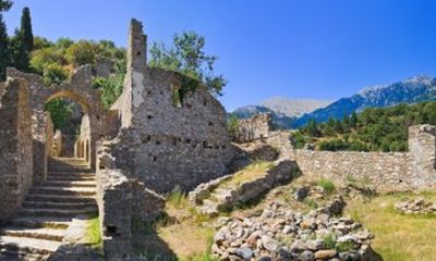 Private Transfer from Patras to Sparta with 2h Sightseeing Stop