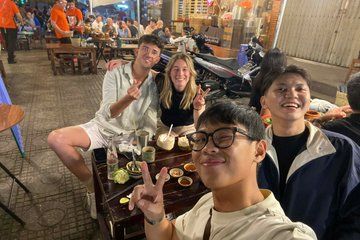 Tatse Saigon Local street food with bros
