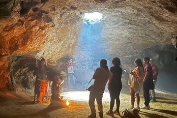 Teotihuacan, cave experience, breakfast and CDMX transportation