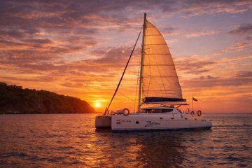 Playa Flamingo Sunset Catamaran Cruise with Open Bar & Snorkeling
