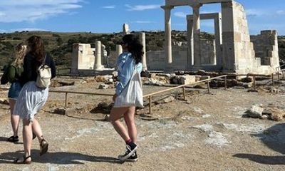 Shared Roundtrip Transfer to the Temple of Demeter