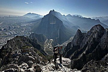 Nest of Aguiluchos Rappel and Hiking in Monterrey