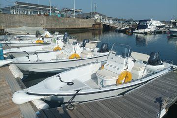 Poole Self-Drive Boat Hire – No Experience Needed