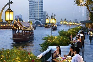 Dinner cruise along the Chao Phraya river