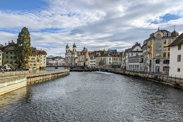 Private Tour from Zurich to Geneva with Scenic Stops