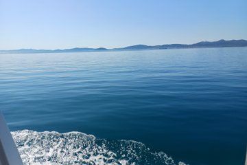 Sunrise Boat Tour with Traditional Dalmatian Breakfast