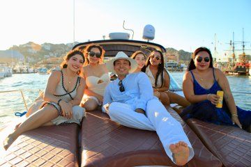 Private Cape Yacht Ride with Sunset and Drinks.