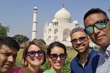 11 Hrs Taj Mahal, Agra Fort, Baby Taj & Mehtab Bagh in a one day