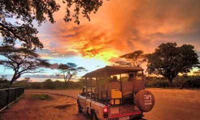 4x4 Town Safari Tour with Guided Market Walks