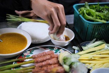 Hue Street Food Tour with Local Food Expert Guide