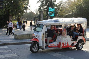 Porto Private Tuk Tuk Tour 4 Hours City, Gaia and Foz Experience
