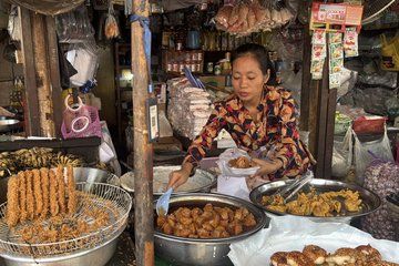 Angkor Eats Siem Reap Food Tour with 15+ Tastings