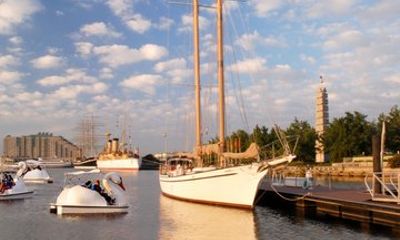 Swan Pedal Boat Rental at Penn Landing Marina in Philadelphia