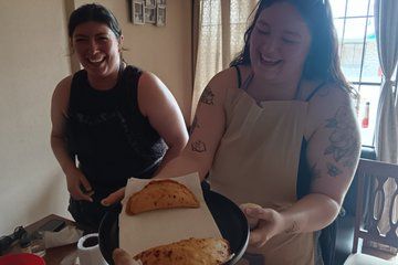 Traditional cooking class with Tica family