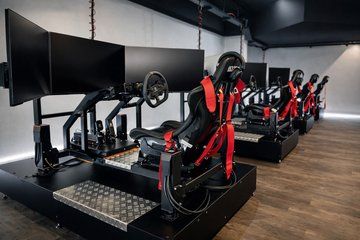 Vienna : Ride in motion racing simulator