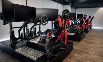 Vienna : Ride in motion racing simulator