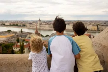 Budapest Private Family Walking Tour with Children Games