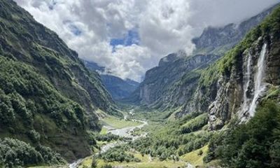Hiking Transfer Geneva to Cirque du Fer à Cheval French Alps