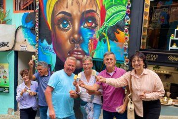 Private Guide Tour to Comuna 13 and Medellin