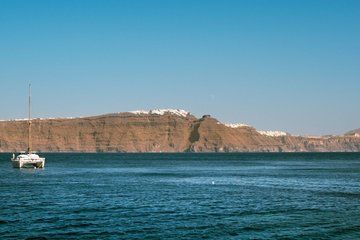 Semi-Private Santorini Caldera Catamaran with Buffet & Drinks
