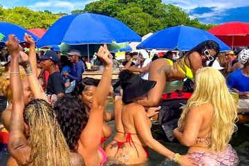 Cartagena Party boat to Cholón, Rosario and Barú with Drinks