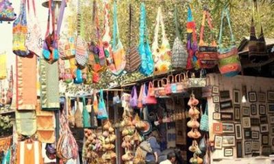 Customized Half & Full Day Delhi Shopping Tour with Female Guide