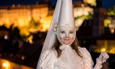 Krumlov Night Tour: The White Lady’s Night Walk