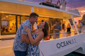 Oceanus Sunset Party Cruise in Cabo San Lucas