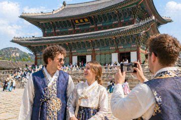 Seoul Highlights Tour in Max 6 Small Group