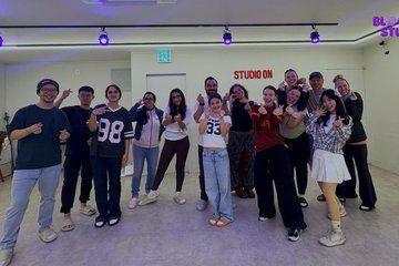 K-Pop Dance Class in Seoul with Fun Video Session